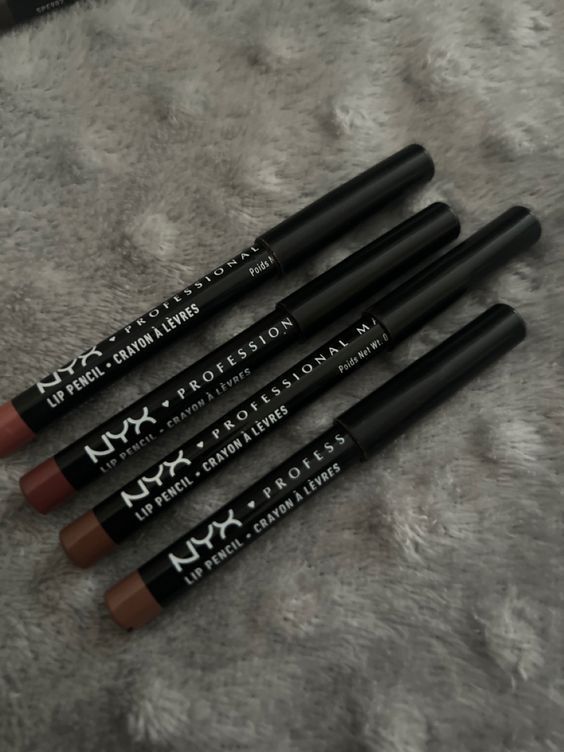 Nyx Products Aesthetic, Lip Liner Aesthetic, Nyx Lip Liner, Lip Combos, Makeup Accesories, Makeup For Black Skin, Lip Makeup Tutorial, Makeup Help, Nyx Makeup