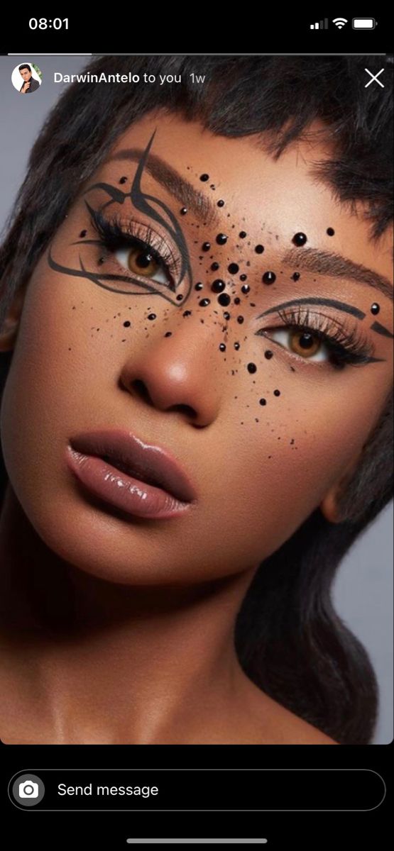 Avant Garde Fashion Makeup, Mood Board For Makeup Artist, Fashion Week Makeup Looks, Dark Editorial Makeup, Stone Makeup Look, Black Fairy Makeup, Surrealist Makeup, Dark Fairy Makeup Ideas, Dark Queen Makeup