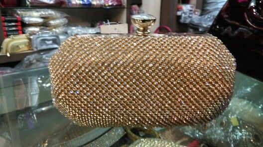 I want this .... Red Evening Bag, Prom Handbag, Bag For Wedding, Wedding Handbag, Red Day, Clutch Bag Wedding, Silver Clutch, Wedding Clutch, Gold Handbags