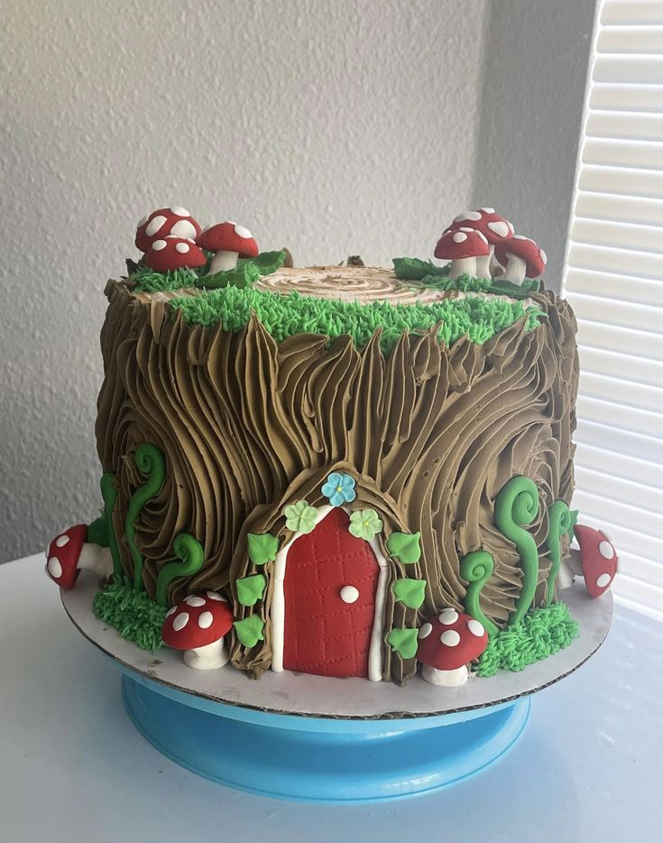 there is a cake that looks like it has mushrooms on the top and in the middle