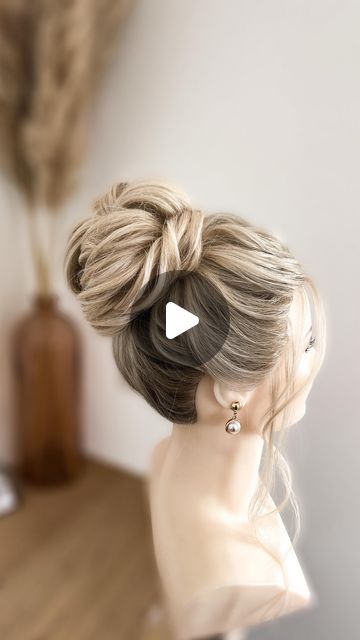 Easy Wedding Hair Updo Diy, Diy Wedding Hair Updo Step By Step, Wispy Updo Romantic, Bun Updos For Prom, Easy Updos Tutorial Step By Step, All Up Updo, Spanish Updo Hairstyles, Medium Length Updo Wedding Tutorial, Easy Bride Updo Hairstyles