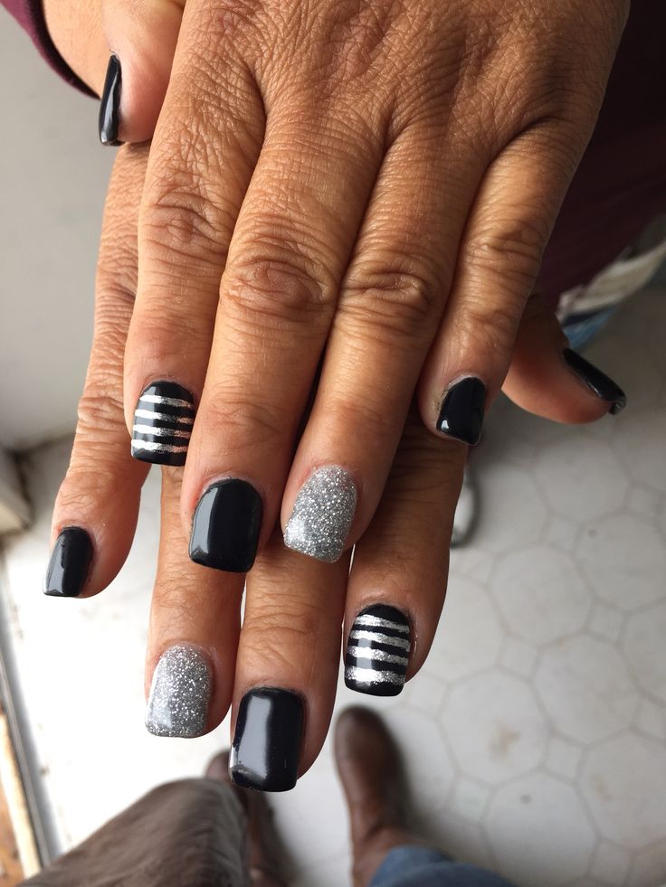 January Sns Nails Ideas, Black Gray Silver Nails, Grey Nail Designs Short, Black And Gray Nail Ideas, Black And Silver Short Nails, Gray Black Nails, Black And Silver Toe Nails, Black And Silver Nails Short, Nails For January 2024