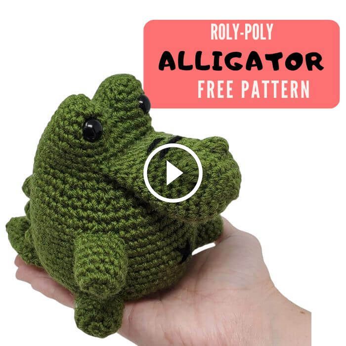 a crocheted frog stuffed animal is shown with the text roll - poly alligator free pattern