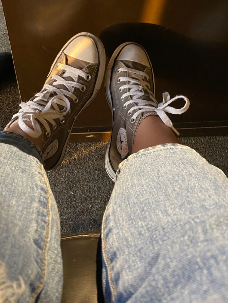 Gray Converse Aesthetic, Charcoal Converse Outfit, Grey Converse Aesthetic, Grey Converse Outfits, Gray Converse Outfit, Nitya Core, Light Brown Converse, Grey Converse Outfit, Brown Converse Outfit