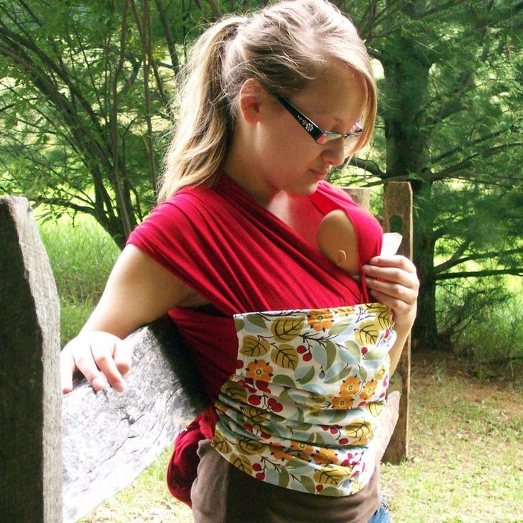 Make a Wrap Sling with this Baby Wrap sling Pattern. Our sewing pattern to make your own Baby Wrap Sling is going to be your favorite. There are 3 styles. Make one that you don't even have to sew, or have 1 or 2 seams. Add an additional decorative panel as shown very easily and you will have the best looking baby carrier in town. Do it all for as little as $5! Baby Sling Pattern, Baby Carrier Pattern, Baby Bjorn Carrier, Holiday Hand Towels, Easy Baby Blanket, Best Baby Carrier, Baby Sling, Baby Sewing Patterns, Baby Wrap