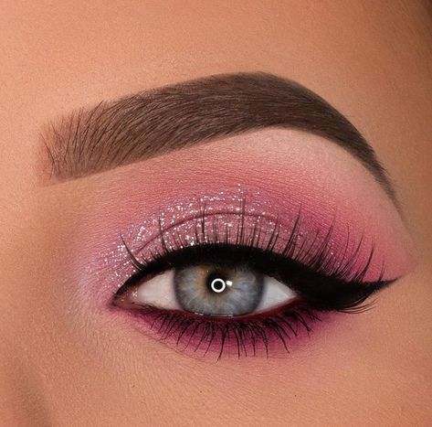 Sleeping Beauty Makeup Look, Pink Glam Eye Makeup, Makeup For Light Pink Dress, Pink Wedding Makeup Brides, Pink Glitter Eyeshadow Looks, Baby Pink Makeup Looks, Pink Eye Shadow Looks, Makeup Rosado, Soft Pink Eyeshadow Looks