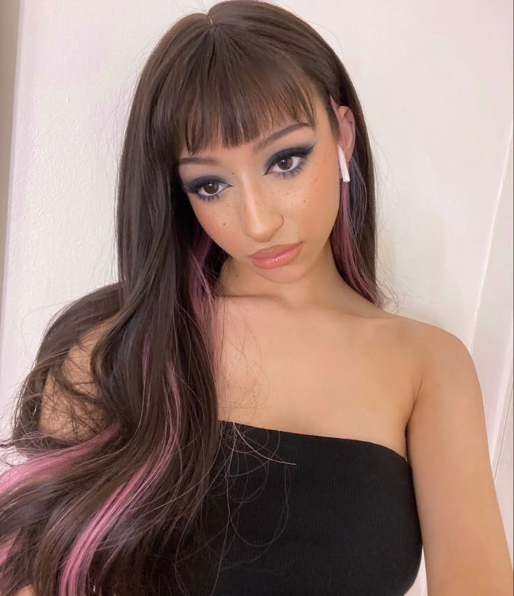 Black Hair With Pink Streaks, Brown Hair With Pink Underneath, Pink Streaks, Peekaboo Hair, School Hair, Dyed Hair Inspiration, Light Hair Color, Peinados Fáciles Para Cabello Corto, Hair Color And Cut