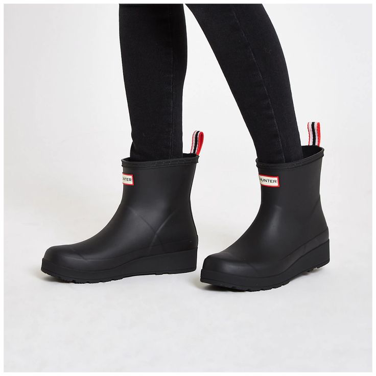 Hunter Play Short Rain Boots Outfit, Short Rain Boots Outfit, Wellington Boots Outfit, Rain Boots Outfit, Gum Boot, Hunter Boots Outfit, Outfit Botas, Boot Outfits, Short Rain Boots