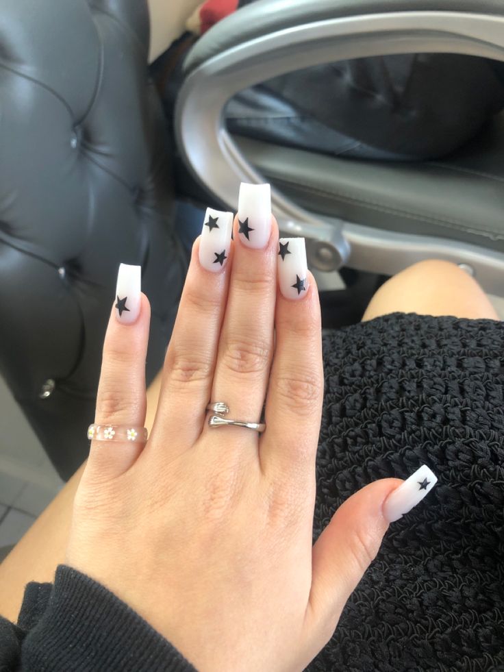 Cute White Nails Square, White Base Nail Art, White Acrylic Nails With Black Design, Acrylic Nail Designs Coffin Short Black, Nail Art With White Base, White Base Acrylic Nails With Design, Nail Ideas With White Base, Black Star French Tip Nails, Nails White Design Square