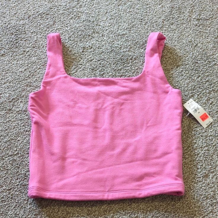 Sporty And Comfy Smoke And Pet Free Home Nwt Fitted Cropped Top By Gap, Gap Crop Top For Summer, Gap Cropped Top For Summer, Gap Cropped Crop Top For Summer, Gap Fitted Casual Tank Top, Gap Casual Fitted Tank Top, Trendy Stretch Tops By Gap, Trendy Stretch Tops From Gap, Casual Fitted Gap Tank Top