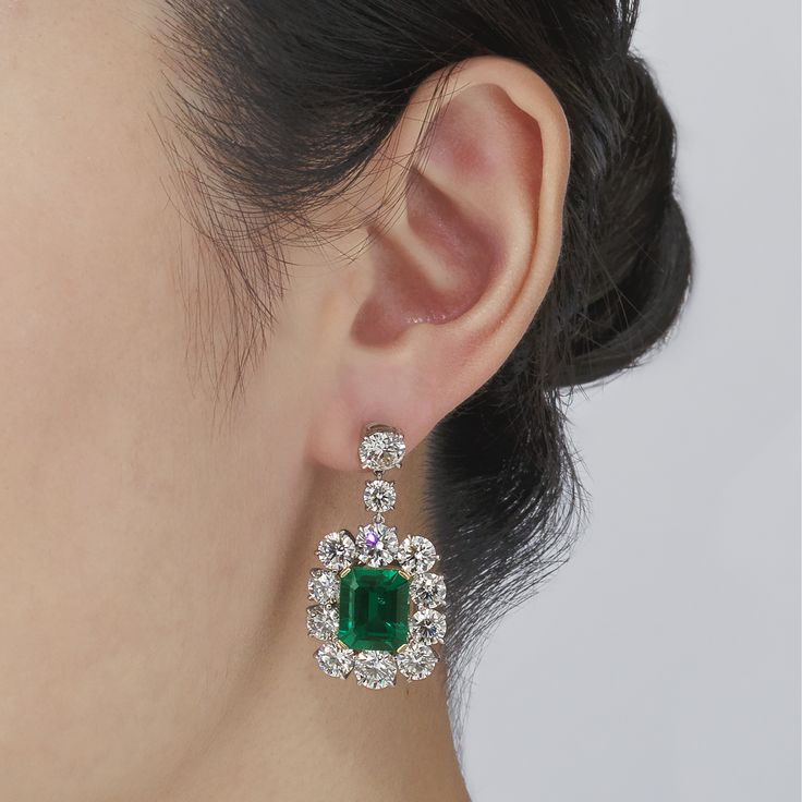 Emerald Diamond Long Earrings, Bulgari Earrings, Green Diamond Earrings, Emerald And Diamond Earrings, Ruby Diamond Necklace, Emerald Jewellery, New Gold Jewellery Designs, Diamond Jewel, Emerald Necklace