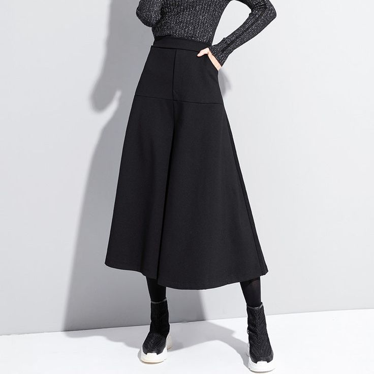 Full Length Bottoms With Pockets For Winter, Full-length Bottoms With Pockets For Winter, Winter Full-length Bottoms With Pockets, Winter Solid Full-length Bottoms, Black Pants For Winter, Winter Trousers With Pockets, Winter Long Pants In Solid Color, Black Solid Color Winter Pants, Baggy Bottoms For Workwear In Winter