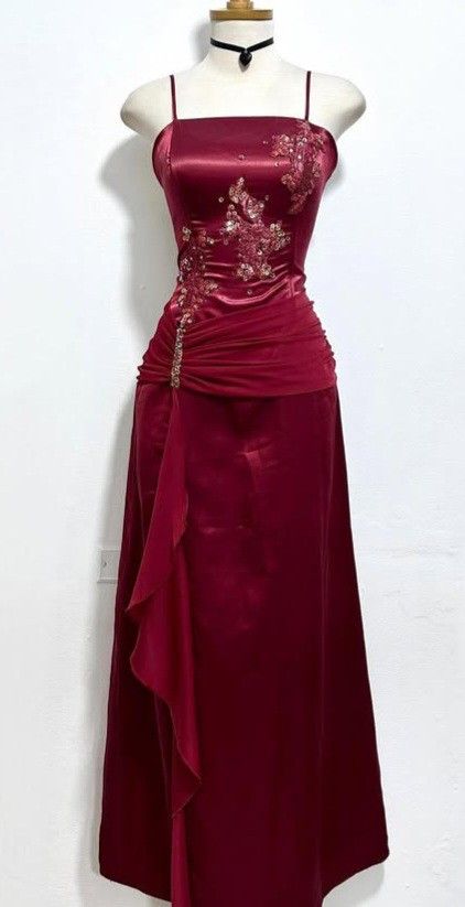 Long Tight Red Dress, Ethereal Red Dress, Red Prom Dress Aesthetic, Red Masquerade Dress, Modest Red Dress, Classy Long Dresses, Deep Red Prom Dress, Dark Red Prom Dresses, Prom Dresses 80s