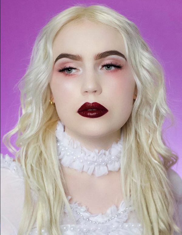 White Queen Alice In Wonderland Makeup, Alice In Wonderland Makeup Halloween, White Queen Makeup, Red Queen Makeup, Female Mad Hatter, White Queen Costume, Inspired Makeup Looks, Red Queen Costume, Alice In Wonderland Makeup