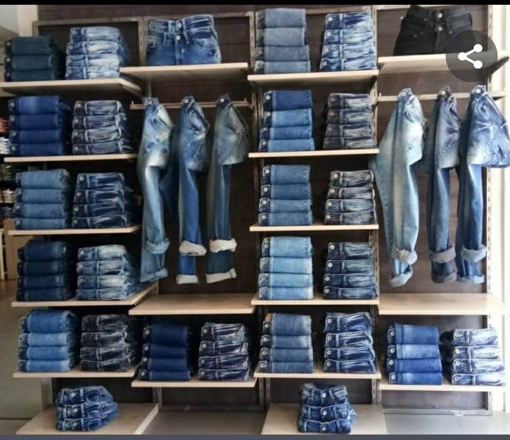 Jean Display Boutique, Jeans Display Ideas, Denim Wall, Denim Jacket Trend, Boutique Layout, How To Fold Jeans, Denim Display, Fashion Business Plan, Visual Merchandising Fashion