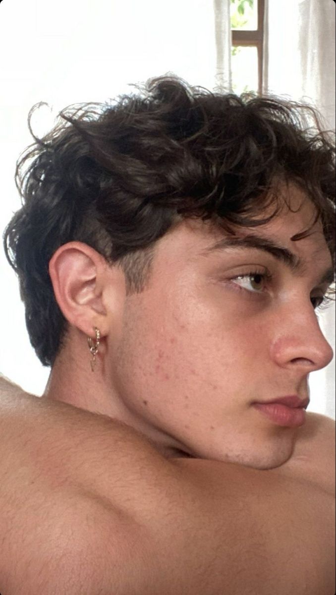 Masculine Wavy Haircut, Men's Curly Hairstyles, Surfer Hair, Messy Haircut, Men Haircut Curly Hair, Hairstyle For Men, Wavy Hair Men, Medium Length Hair Men, Wavy Haircuts