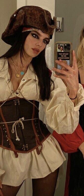 Pirate Halloween Costume Jack Sparrow Halloween Costume, Jack Sparrow Halloween, Jack Sparrow Costume, Caribbean Outfits, Pirate Costumes, Female Pirate Costume, Classy Halloween Costumes, Hot Halloween Outfits, Pirate Halloween Costumes