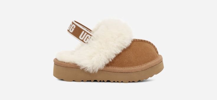 Smaller in size but big on style, the kids' Funkette keeps the same slip-on silhouette, bold platform, and soft lining as the original. Crafted from rich suede with a cozy sheepskin collar, we added a graphic UGG® logo backstrap to help secure feet on the go. Pair with our matching women's slipper for cute mini-me photo ops.The outsole of this product is either a sugarcane EVA outsole, which is a responsible compound using sugarcane foam that allows us to reduce dependency on fossil fuels by rep Ugg Slippers Baby, Baby Ugg Slippers, Kids Ugg Slippers, Dr Kids, Toddler Uggs, Birkin Mom, Baby Ugg Boots, Cute Uggs, Girl Uggs