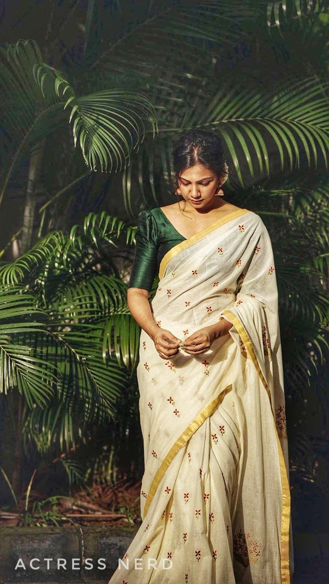 Pranaah Onam Collections, Kerala Saree Photoshoot, Onam Photoshoot Ideas, Set Saree Kerala, Onam Sarees, Kerala Traditional Saree, Onam Outfits Ideas, Madonna Sebastian, Onam Dress