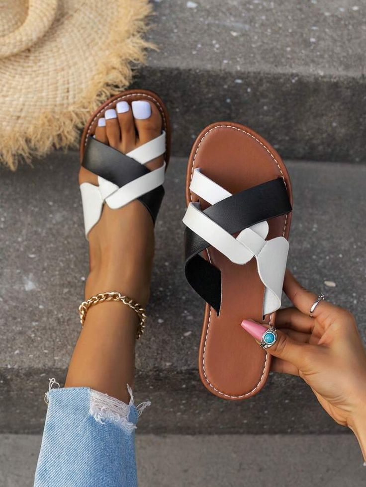 Palm Slippers, Best Sandals For Men, Slippers Collection, Fancy Sandals, Leather Slippers For Men, Women Slippers Fashion, Women Flat Sandals, Pretty Sandals, Trending Womens Shoes