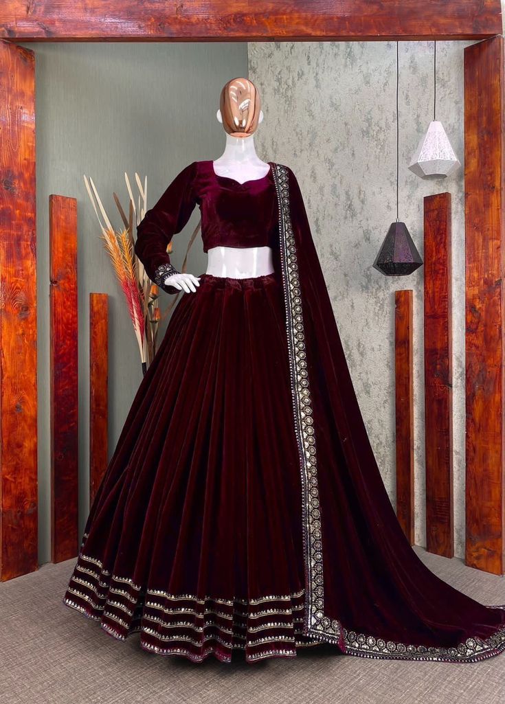 White Velvet Lehenga, Maroon Lehenga Simple, Velvet Lehnga Designs Latest, Maroon Lehenga Combinations, Velvet Lehenga Simple, Velvet Lehenga Designs, Choli Ideas, Velvet Lengha, Lehenga Simple