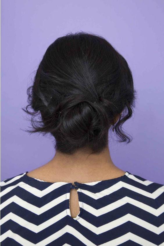 Sleek Low Bun Thanksgiving Hairstyles For Black Women, Banana Buns, Easy Hairstyles For Black Women, Sleek Low Bun, Thanksgiving Hairstyles, Classy Updo, Hot Haircuts, French Twist Hair, Messy Buns