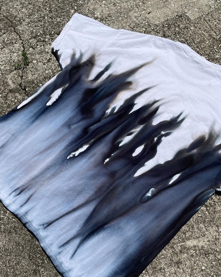 ✨ Results of my gravity dyeing / soda ash experiment I’ll make another post explaining my conclusions and which shirt is which process but for now,,, Lmk which dye pattern you like the best 🖤 (I’m obviously partial considering the cover pic of this post but I’m curious if anyone will like another one better lol) Tie And Dye T Shirt, Batik Dyeing, Gravity Art, Cool Tie Dye Patterns, Eco Printing Textiles, Indigo Dye Techniques, Batik Diy, Tie And Die, Tie Dye Shirts Patterns