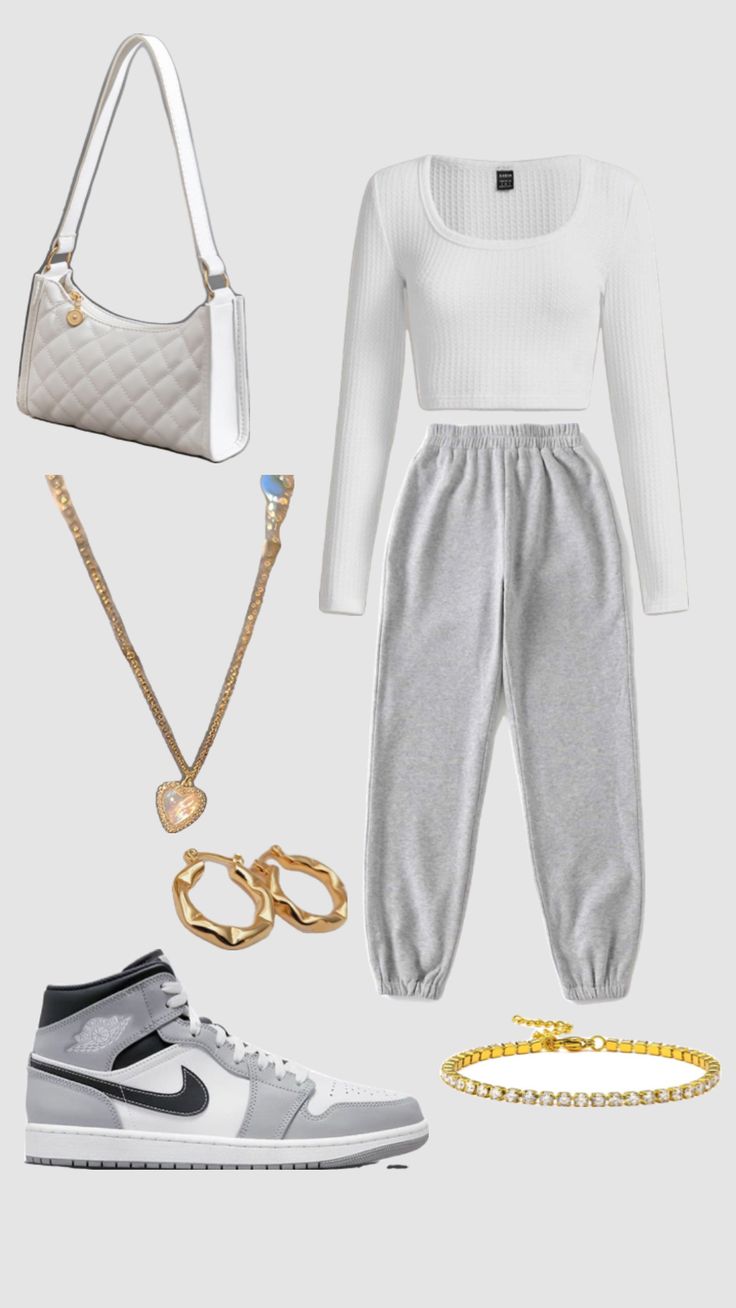 Grey Joggers Outfit Women Street Styles, Grey Lounge Pants Outfits, Outfits With Grey Joggers, Grey Joggers Outfit Winter, How To Style Grey Joggers, Dark Grey Joggers Outfit, Grey Trackies Outfit, Nike Joggers Outfit Women, Grey Jogger Outfit