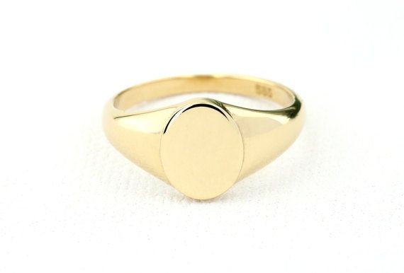 Chic Minimalist Circular Face 14K Gold Ring with Graduated Oval Jewelry With Smooth Finish As Gift, Oval Jewelry With Smooth Finish For Gift, Classic Oblong Jewelry With Polished Finish, Classic Oval Dome Ring For Gift, Oval 14k Gold Ring With Classic Design, Oval Engraved Ring With Classic Design, 14k Gold Oval Ring With Classic Design, Oval Yellow Gold Rings With Classic Design, Gold Oval Rings With Classic Design