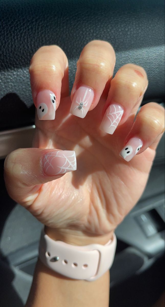 Halloween French Tip Nails Gel, Spooky Nails Natural, Cute Acrylic Nails For Fall Pink, Cute Short Acrylic Nails For Halloween, Cute Gel Nails Halloween, Short Acrylic Nails For Halloween, Square Tip Halloween Nails, Medium Acrylic Nails Coffin Ideas Simple, Halloween Design Nails Acrylic