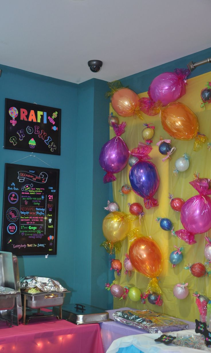 balloons are hanging on the wall in a room