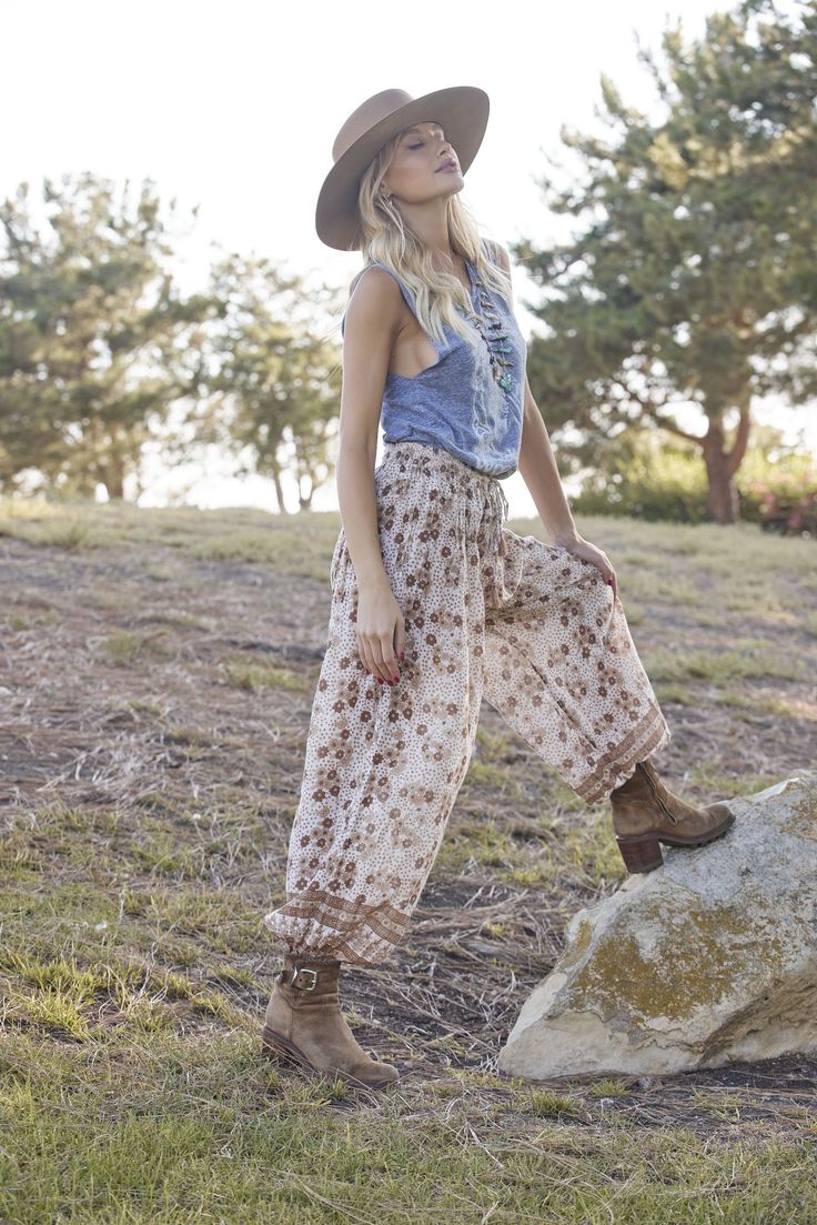 boho pants, bohemian pants,hippie style,camel pants, harem pants Fitness Dance, Boho Clothes, Fashion Vibes, Earthy Outfits, Boho Fashion Summer, Dance Pants, Boho Fall, Indian Cotton, Boho Look