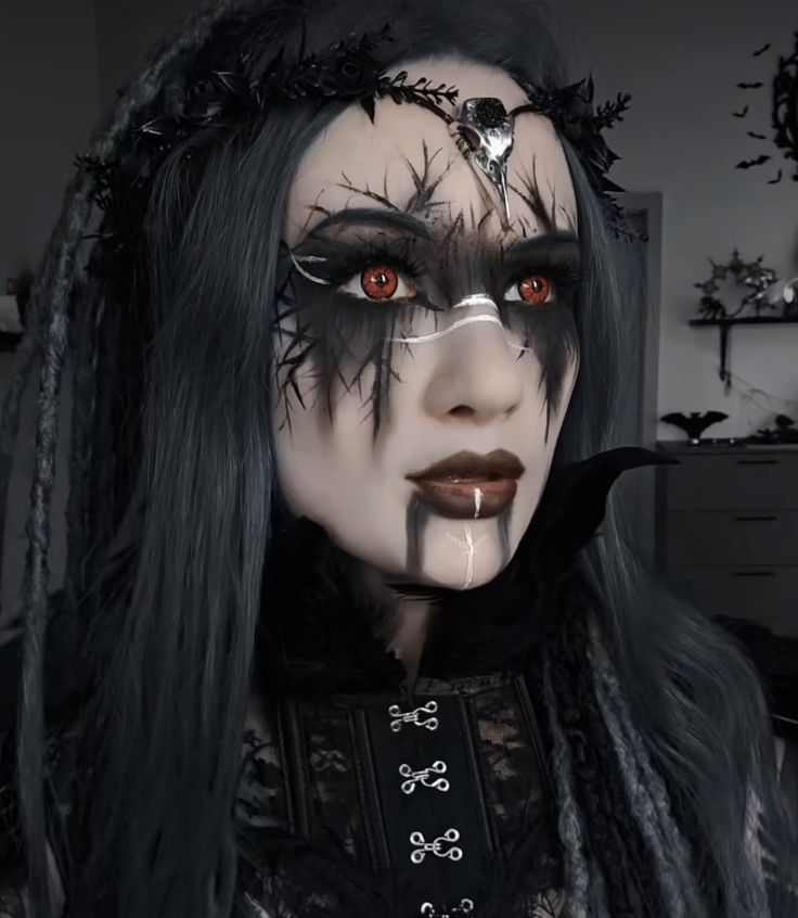 Fantasy Looks Makeup, The Morrigan Makeup, Creepy Witch Makeup Halloween, Female Demon Makeup Halloween, Raven Witch Makeup, Goth Makeup Extreme, Hecate Goddess Makeup, Dark Fae Costume Diy, Pretty Demon Makeup