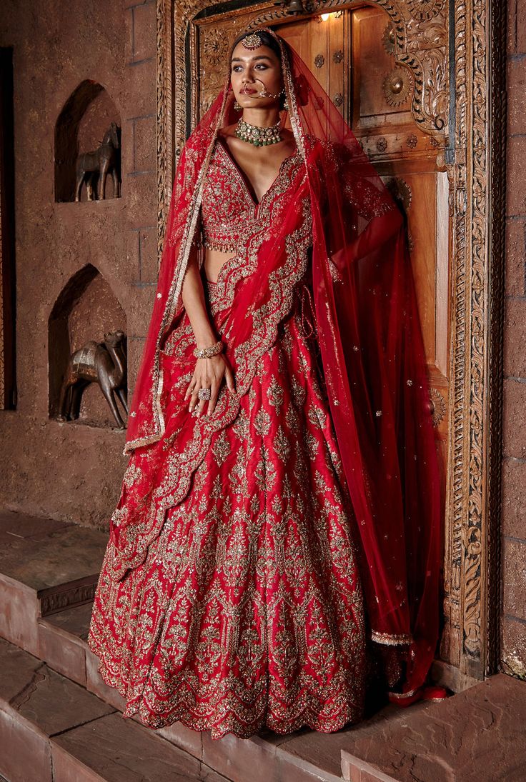 Red Raw Silk Lehenga Set Red Wedding Lehenga, Latest Bridal Lehenga Designs, Sari Skirt, Indian Wedding Gowns, Bridal Lehenga Designs, Raw Silk Lehenga, Latest Bridal Lehenga, Indian Bridal Photos, India Dress