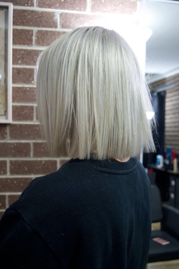 Ashy Blonde Bob, Shortish Hair, Platinum Blonde Bobs, Tan Skin Blonde Hair, Ashy Blonde, Blonde Bob Hairstyles, Ice Blonde, Wavy Bob Hairstyles, Bob Hairstyles For Fine Hair