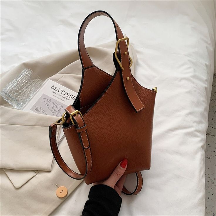 Shipping: Worldwide Express Shipping AvailableDelivery time: 7-15Days Fast ShippingReturns: Fast refund, 100% Money Back Guarantee.Brand Name: LONOOLISAOrigin: Mainland ChinaCN: HebeiLining Material: PolyesterPlace Of Origin: HE BEI ProvincePlace Of Origin: HE BEI  ProvinceShape: Casual ToteMain Material: PUStyle: FashionClosure Type: zipperOccasion: VersatileModel Number: handbags for women 2022Pattern Type: SolidInterior: No PocketGender: WOMENDecoration: NONEExterior: NONEHardness: Soft Fashion French, Crossbody Bag Fashion, French Classic, Bucket Tote, Nylon Handbag, Women Crossbody Bag, Women Bags Fashion, Types Of Bag, Bag Fashion