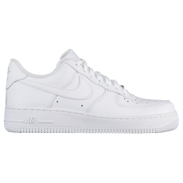 Nike Air Force 1 07 LE Low - Women's Sneakers Street Style, Sneaker Lovers, Minimalist Shoes, Nike Air Force 1 07, Casual Sneakers Women, Nike Air Force 1 Low, Air Force 1 Low, Signature Look, Kourtney Kardashian