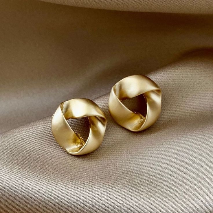 Women’s Gold Twist Lori Geometric Post Earrings Nwt | Brand New Boutique Item Beautiful Matte Gold Finish Unique Geometric Design Comfortable And Lightweight Price Firm Unless Bundled Fast Shipping New To Poshmark? Get $10 Off Your First Order When Signing Up With Referral Code _sophistique_ (With Underscores) # Jewelry Ring Necklace Bracelet Earrings Brooch Pin Silver Platinum Diamond Bling Lux Luxurious Glam Pretty Events Occasions Party Parties Holidays Presents Gift Women Juniors Clothing Ac 14k Gold Plated Jewelry, Diamond Bling, Cheap Earrings, Geometric Studs, Womens Earrings Studs, Luxury Necklace, Jewelry Essentials, Classic Mini, Modern Earrings