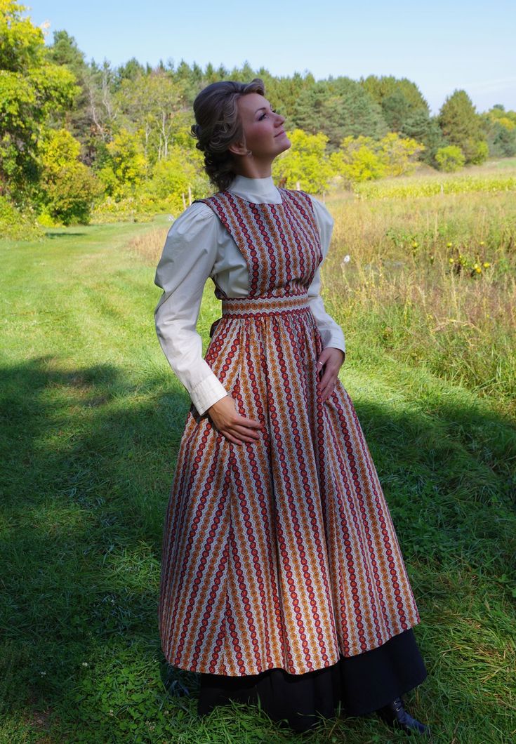 Pioneer Women from Recollections Pioneer Clothing, Pioneer Dress, Irish Clothing, Farm Fashion, Sewing Aprons, Period Costumes, Living History, Outfits For Women, Pioneer Woman