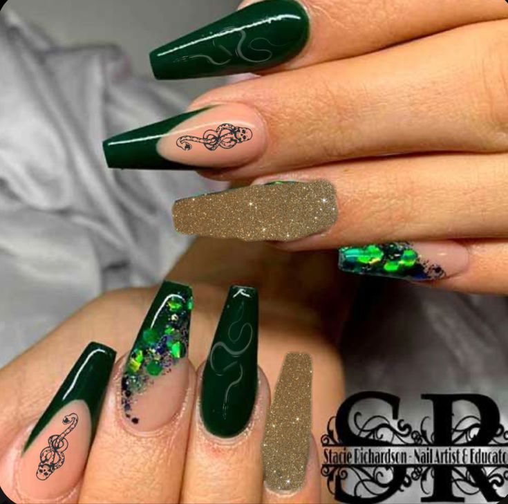 St Patrick Day Nails Acrylic, Dark Green Nails, Green Acrylic Nails, St Patricks Day Nails, Green Nail Designs, Nagel Tips, Coffin Shape Nails, Dark Nails, Nagel Inspo