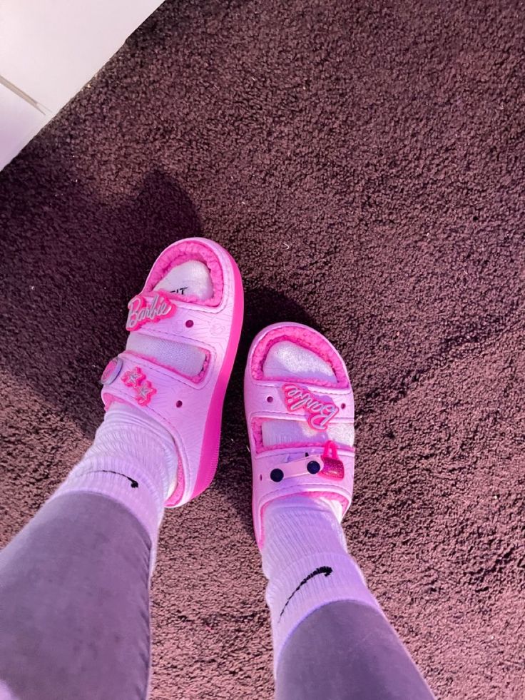 Classic Cozzzy Sandal, Croc Slides, Pretty Sneakers, Pink Crocs, Crocs Fashion, Trendy Shoes Sneakers, Pretty Shoes Sneakers, Shoes Outfit Fashion, Cute Nike Shoes