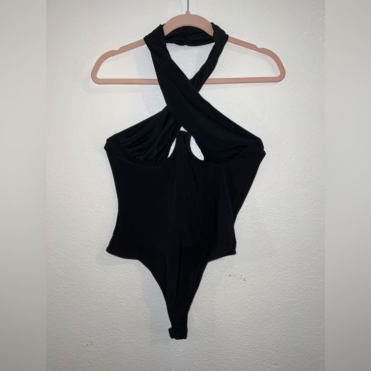 Never Worn Black Summer Club Bodysuit, Black Summer Bodysuit For Club, Summer Club Black Bodysuit, Black Fitted Halter Neck Bodysuit, Fitted Black Backless Bodysuit, Black Backless Bodysuit For Date Night, Chic Black Top With Lined Body, Chic Black Lined Body Top, Chic Black Tops With Lined Body