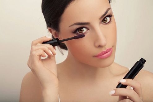 From luxury options to inexpensive go-to's, we've prepared a list of the best mascaras in India which will give you long, voluminous lashes in literally no time.  So make your pick from the best mascaras that really deliver. Product Editorial, Eye Kajal, Faux Lashes, Mascara Brush, Mascara Tips, Best Mascara, Makeup Tricks, Dior Makeup, How To Apply Mascara