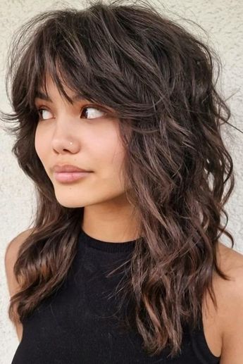 If you're in search of a hairstyle that's effortlessly chic, low-maintenance, and utterly cool for the scorching days ahead, look no further than the edgy shag haircut. In this carefully picked compilation, I've rounded up 15 edgy shag haircuts that are sure to ignite your inner rockstar. 70s Female Hairstyles, 70s Hair Rockstar, Rock Star Hair Women, Long Shag No Bangs Haircut, Shag On Round Face, Female Shag Haircut, Rocker Haircuts For Women, Medium Long Shag, Rock Haircut For Women