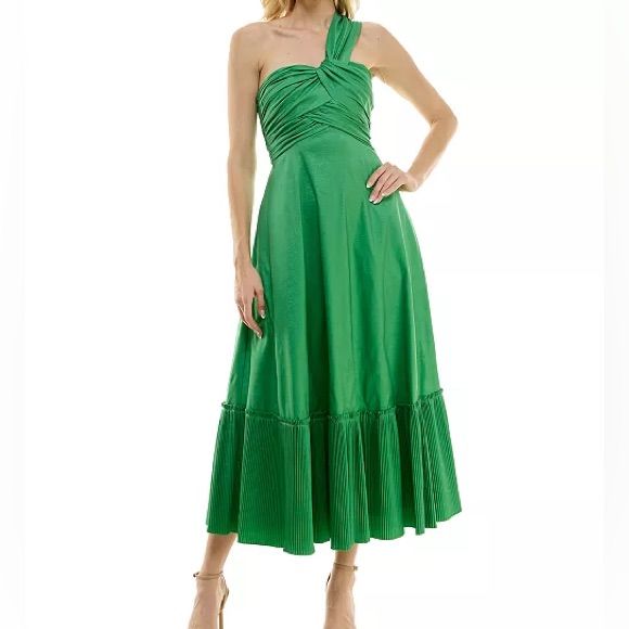 Nwt Ruched One-Shoulder Gown From Taylor. Perfect For A Formal Festive Wedding Or Event! Green One-shoulder Gown For Cocktail, Green One Shoulder Gown For Cocktail, Green One Shoulder Cocktail Gown, Green One-shoulder Gown For Spring, Green One-shoulder Spring Gown, Spring One-shoulder Evening Dress With Fitted Bodice, Summer One-shoulder Evening Dress With Pleated Bodice, Summer Evening Dress With Pleated Bodice, One Shoulder, Green One-shoulder Maxi Dress For Evening