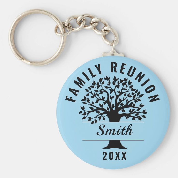 a family reunion keychain with a tree on the front and name underneath it