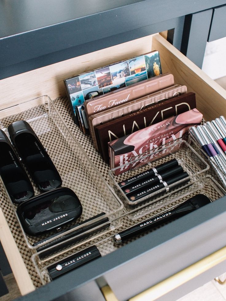 Organize My Makeup, Makeup Drawers, Rangement Makeup, Penyimpanan Makeup, Andee Layne, Slow Beauty, Makeup Drawer Organization, Makeup Drawer, Makeup Storage Organization