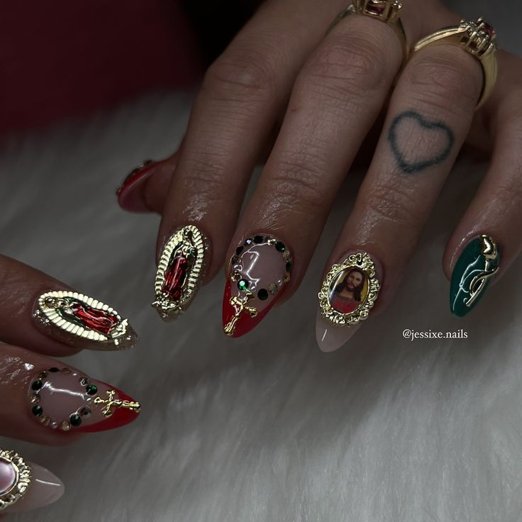 Virgencita nails 🥹🫶 ~ #virginmary #virgencitanails #virginmarynails #virgencita #nails #nailart #nailartist #nailideas #nailinspo #nailbling #naillife #naildesign #nailaddict #blingnails #explorepage #explorepage✨ Our Lady Of Guadalupe Nails, Virgencita Nails Short, Virgen Nails, Guadalupe Nails, Virgencita Nails, Short Almond, Our Lady Of Guadalupe, Lady Of Guadalupe, Xmas Nails