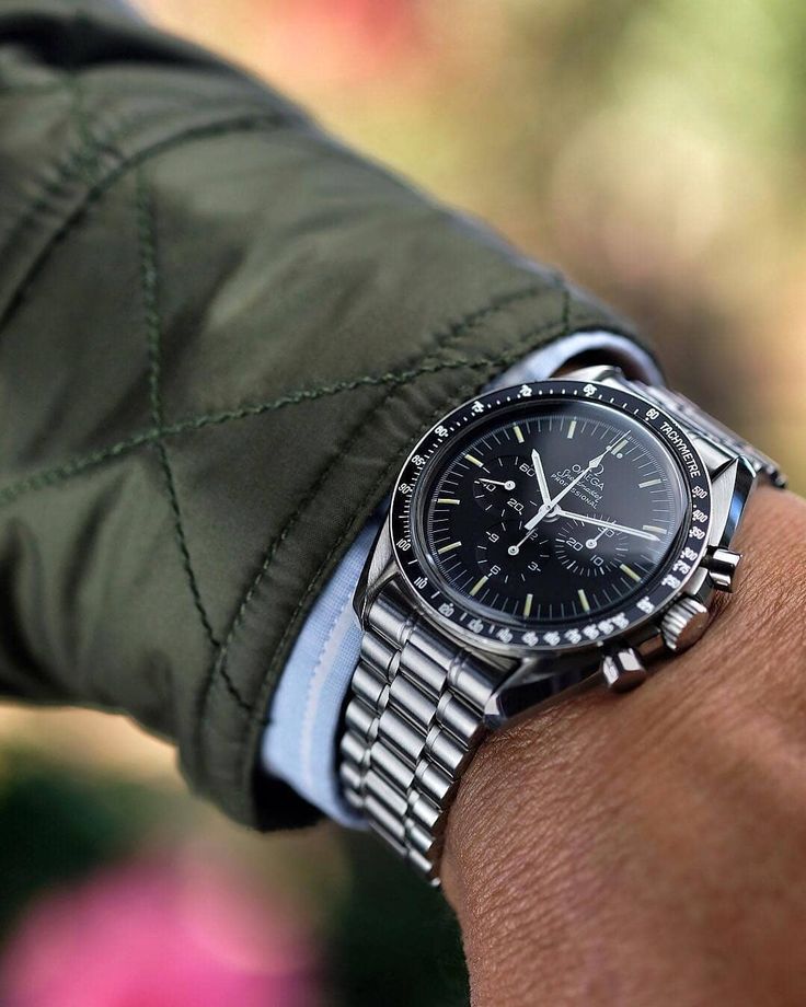 Omega Moonwatch, Panerai Straps, Gentleman Watch, Omega Speedmaster Moonwatch, Fancy Watches, Mens Chronograph, Fine Watches, New Month, Mens Luxury