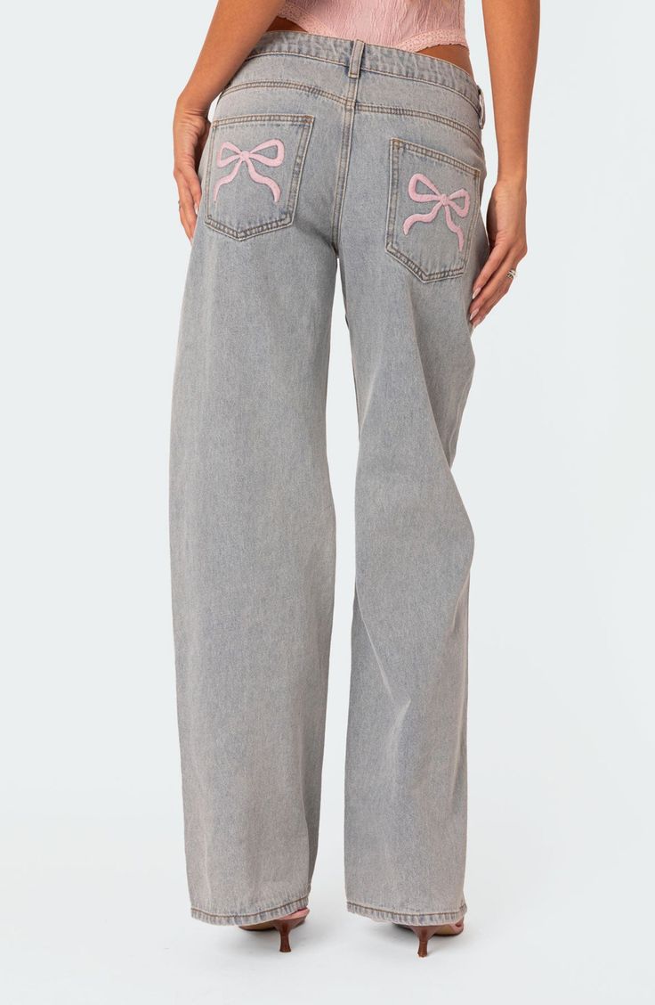 Embroidered pink bows decorate the back pockets of these low-rise wide-leg jeans crafted from nonstretch denim in a faded light wash. Zip fly with button closure Five-pocket style 100% cotton Machine wash, dry flat Imported Cute Preppy Jeans, Wish List Clothes, Edikted Outfit Aesthetic, Edikted Jeans, Realistic Wishlist, Baggy Jeans Women, Bow Jeans, Adrette Outfits, Y2k Harajuku